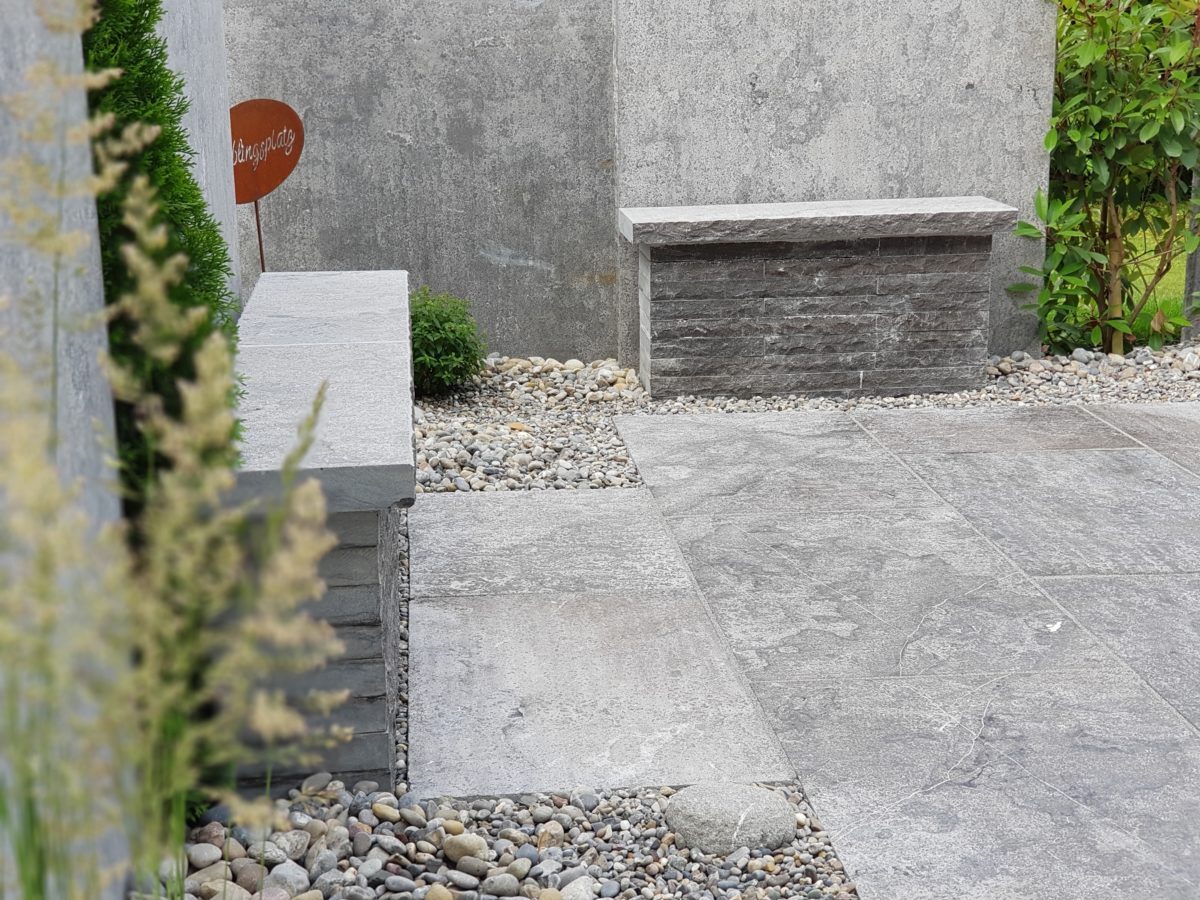 B14-Sitzgelegenheiten-aus-gemauertem-Naturstein-2-e1538682538551.jpg
