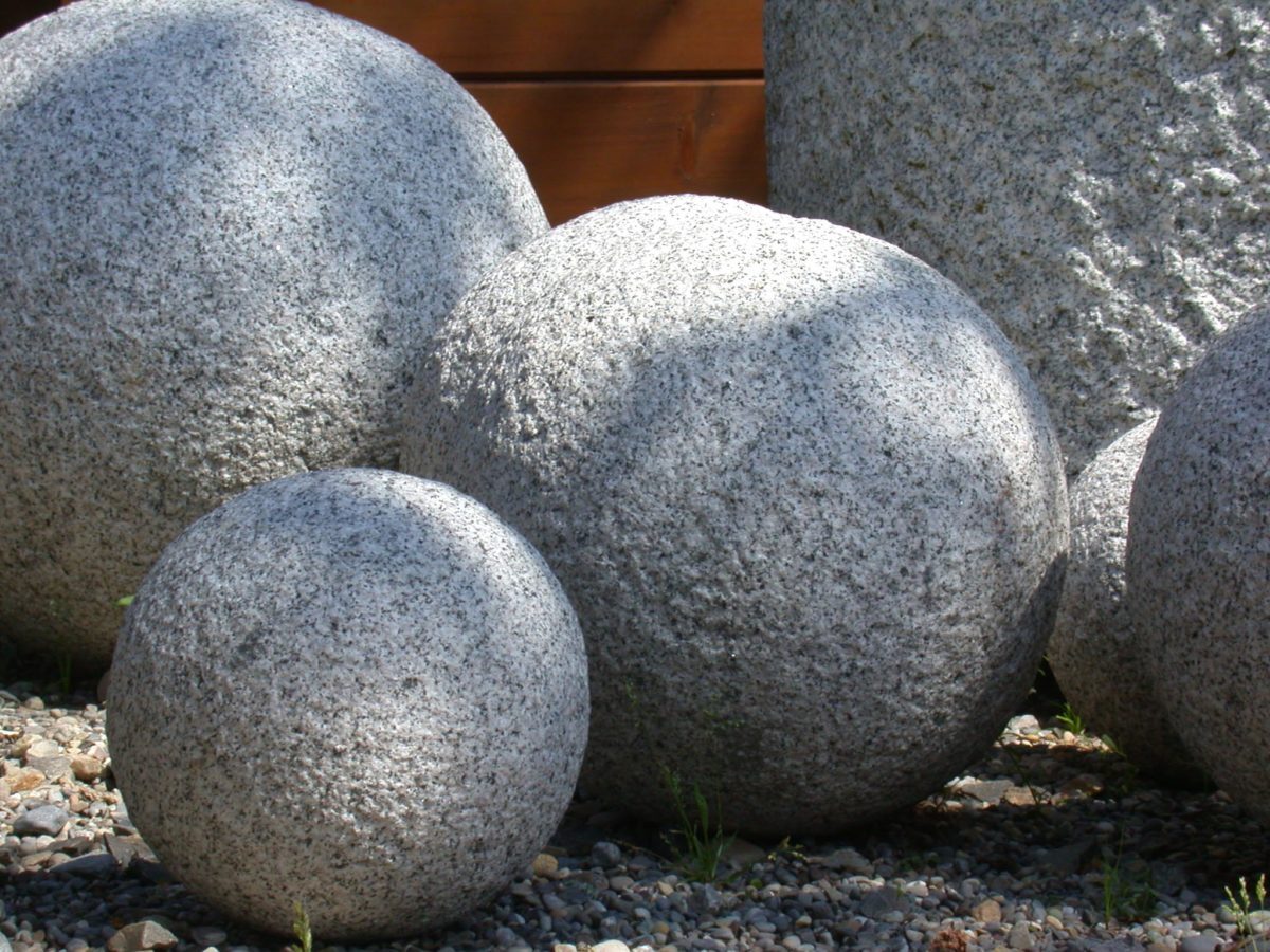 B23-Diverse-Granitkugeln-2-e1538682700359.jpg
