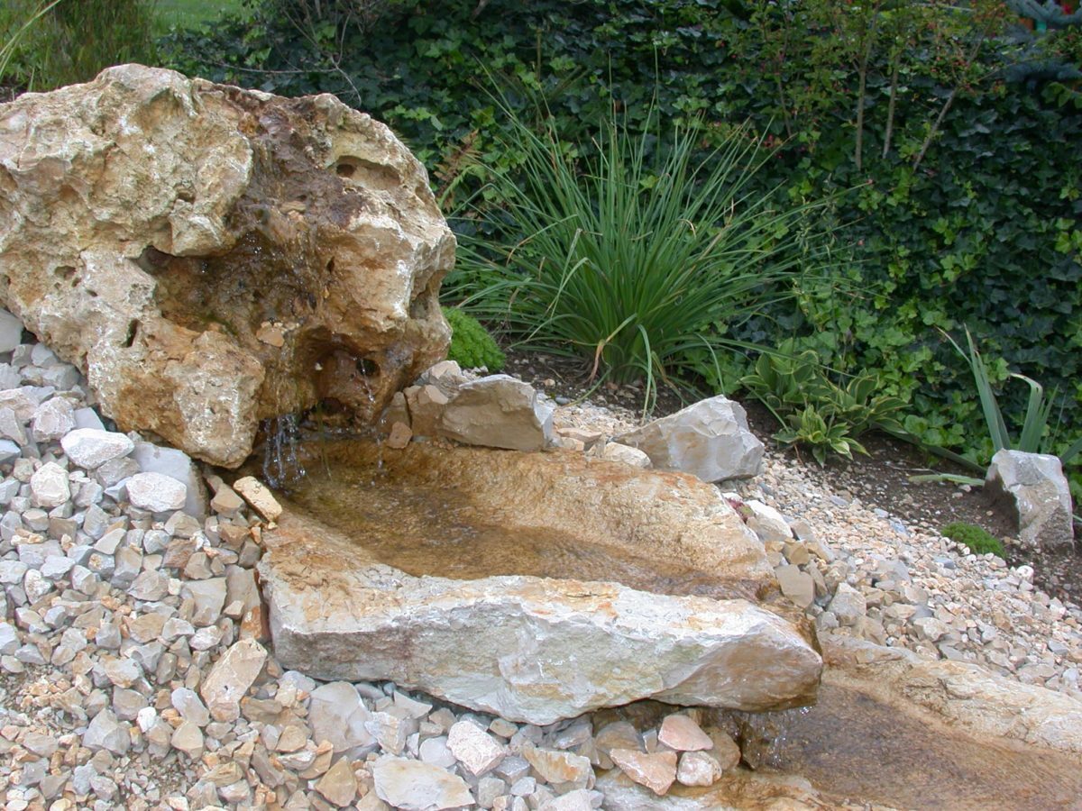 B35-Quellstein-u.-Wassertreppe-2-e1538682885309.jpg