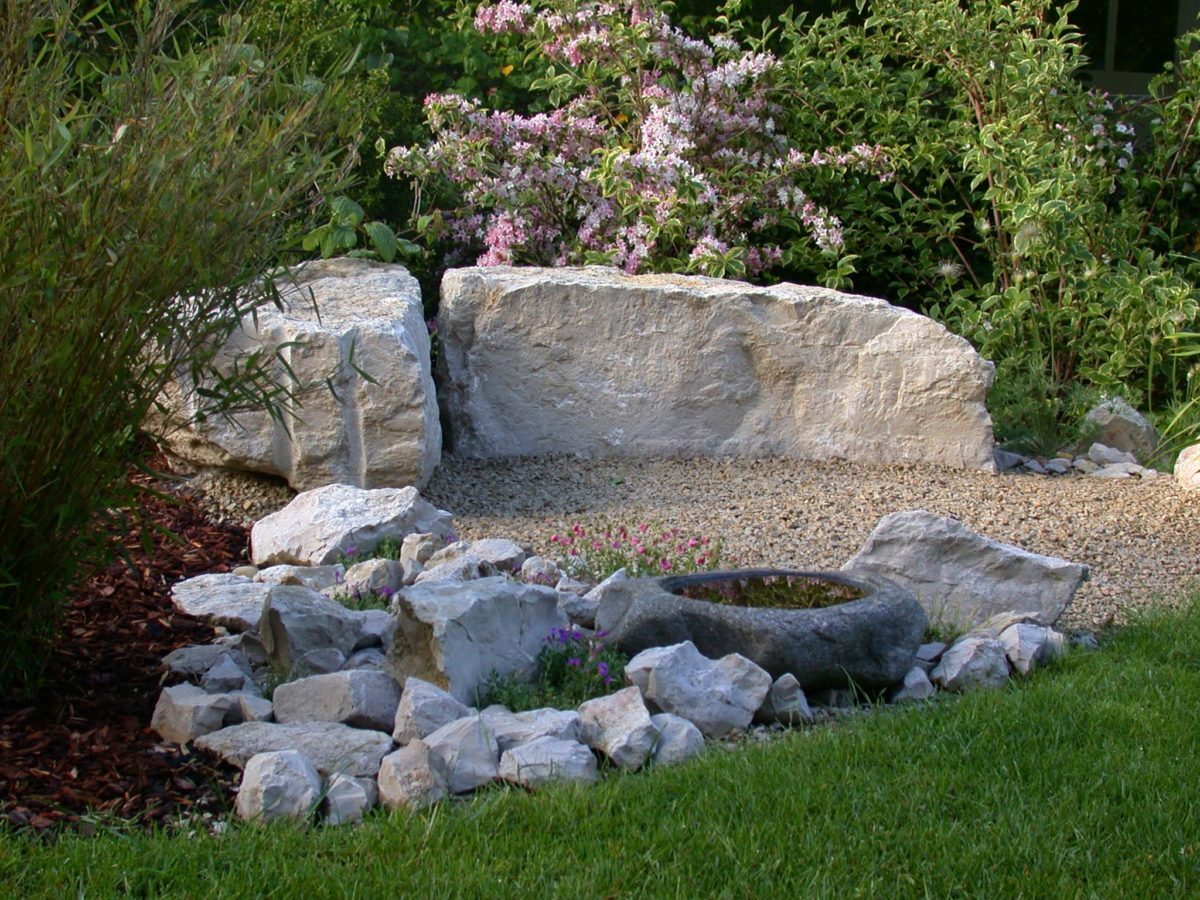 E9-Gartenidylle-zwischen-Rasen-und-Rabatte-e1538684773371.jpg